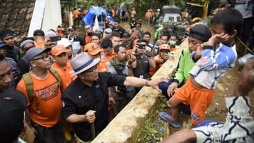 Ridwan Kamil Perintahkan Pencarian Korban Tertimbun Longsor Cisolok Hingga Tuntas 