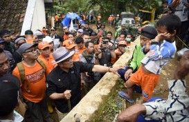 Ridwan Kamil Perintahkan Pencarian Korban Tertimbun Longsor Cisolok Hingga Tuntas 