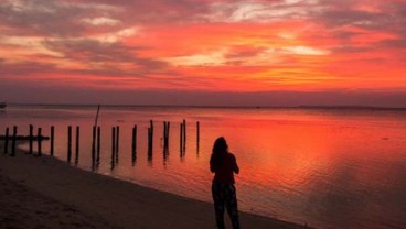 Wisatawan Lebih Memilih Menunggu Kapal Penyeberangan di Pulau Karimunjawa