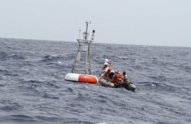 Detik-Detik Pemasangan BUOY Detektor Tsunami di Selat Sunda