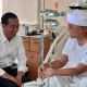 Presiden Jokowi Jenguk Ustaz Arifin Ilham di RSCM