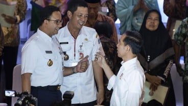 Jokowi Serahkan 3.023 Sertifikat Tanah di Jakarta Barat