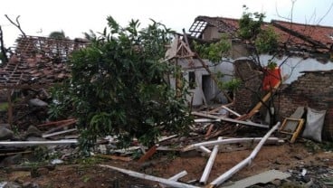 Ratusan Rumah Rusak Diterjang Puting Beliung di Rancaekek Bandung