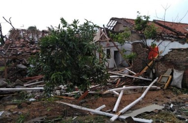 Ratusan Rumah Rusak Diterjang Puting Beliung di Rancaekek Bandung