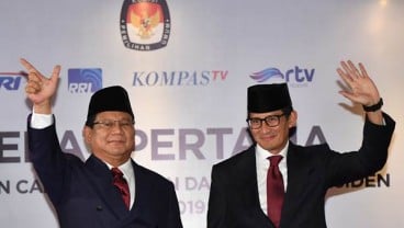 Sebelum Debat Capres, Prabowo-Sandi Salat Maghrib Berjamaah dan Doa Bersama  