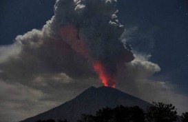 Gunung Agung Kembali Erupsi, Lontarkan Lava Pijar Sejauh 1 Km dari Kawah