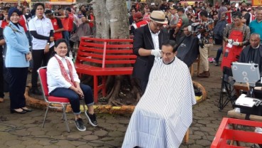 Presiden Jokowi Sebut Bakal Bangun Perumahan untuk Pemangkas Rambut Garut