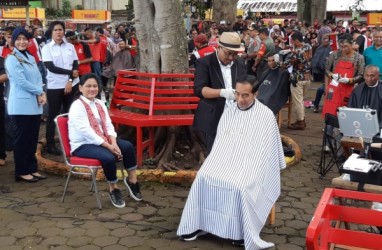 Presiden Jokowi Sebut Bakal Bangun Perumahan untuk Pemangkas Rambut Garut