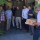 George Bush Bagi-bagi Pizza ke Intelijen Yang Bekerja Tanpa Digaji Selama Shutdown