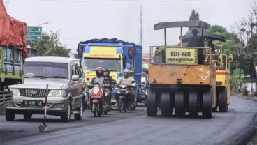 Harga Karet Anjlok, Menteri PUPR Perintahkan Proyek Jalan Gunakan Campuran Aspal-Karet