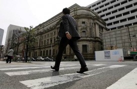 Bank Sentral Jepang Pertahankan Stimulus & Pangkas Prospek Inflasi