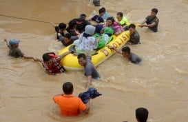 2.831 Personel Polri Bantu Evakuasi Korban Banjir Sulawesi Selatan