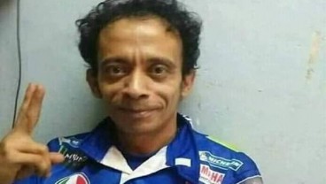 Heboh Tukang Servis HP Mirip Valentino Rossi