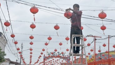 Antusiasme Wisatawan Menikmati Cap Go Meh di Singkawang Tinggi