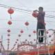 Antusiasme Wisatawan Menikmati Cap Go Meh di Singkawang Tinggi