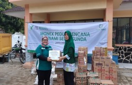 Monex Serahkan Bantuan untuk Korban Tsunami Selat Sunda