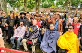 Sindir Jokowi, Fadli Zon Pamer Aksi Potong Rambut di Garut 