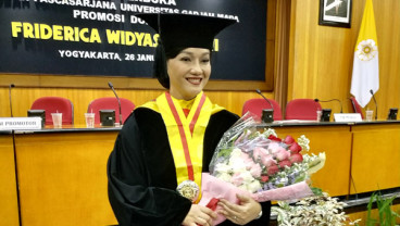 Raih Doktor Cum Laude di UGM, Kiki Widyasari: Mumpung Anak masih Kecil, belum bisa Protes