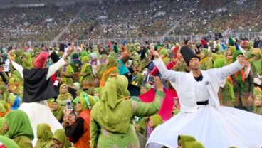 Harlah Muslimat NU, 999 Penari Sufi & Peserta Padati Stadion GBK Meski Diguyur Hujan