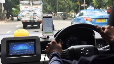 MK: Akses GPS via HP saat Menyetir Langgar Hukum, via Mesin GPS tidak