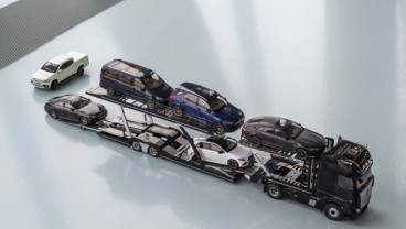 Mobil Model : Raksasa Kerdil Mercedes-Benz Actros Semitrailer