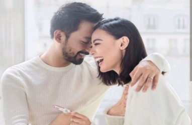 Model Whulandary Hamil Anak Pertama