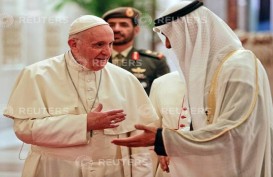 Paus Fransiskus Pimpin Ibadah Kristen Terbesar dalam Sejarah Teluk Arab