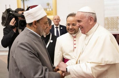 Kunjungi Uni Emirat Arab, Paus Fransiskus Disambut Hangat Ulama Islam