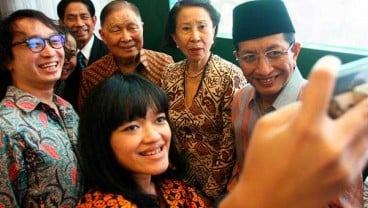 Imam Besar Masjid Istiqlal Klarifikasi Kabar Pernikahan Reino Barack dan Syahrini 