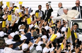 Dihadiri 135.000 Orang, Paus Fransiskus Pimpin Misa Terbesar di Semenanjung Arab