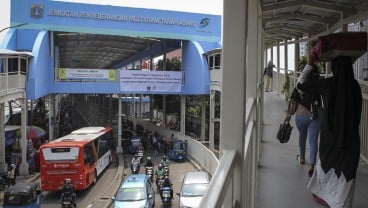 Mulai Hari Ini Seluruh Pejalan Kaki Dialihkan ke Skybridge Tanah Abang