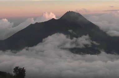 Gunung Merapi Dua Kali Luncurkan Guguran Lava ke Kali Gendol