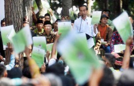 Presiden Serahkan 42 SK Hutan Sosial untuk 8.941 KK di Cianjur