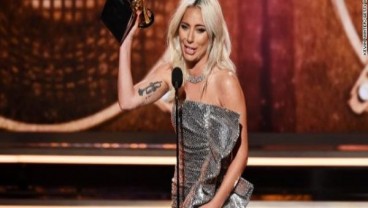 GRAMMY AWARDS 2019: Lady Gaga Futuristik, Miley Cyrus 'Wow'