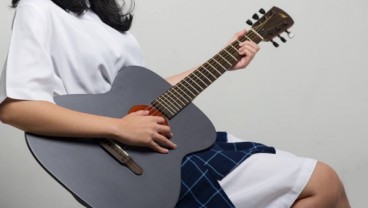 Fakta Gitar Tertipis Buatan Anak Bangsa yang Ditandatangani Jokowi