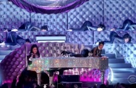 GRAMMY AWARDS 2019: Tampil Bareng Cardi B, Pianis Cantik Ini Jadi Viral