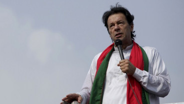 KABAR GLOBAL: Pakistan dan Bantuan Eksternal, Trump Berdendang, Minyak Bergoyang