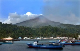 Gunung Karangetang Alirkan Lava dan Awan Panas Guguran