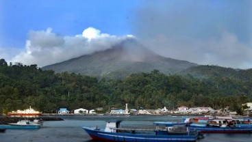 Gunung Karangetang Alirkan Lava dan Awan Panas Guguran