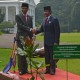 Sultan Brunei Panen Padi Perdana Asal Indonesia