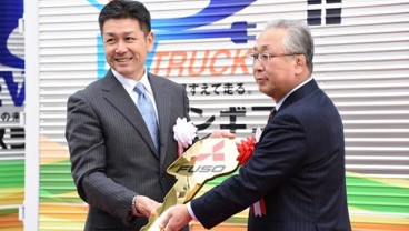Mitsubishi Fuso Serahkan 5 Truk beban ringan listrik eCanter ke S-line