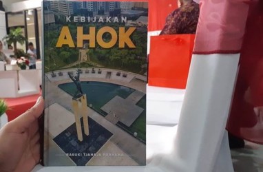 Calon Wagub DKI Asal PKS Ahmad Syaikhu Dihadiahi Buku Kebijakan Ahok