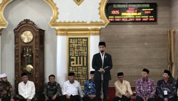 Jokowi Serahkan 25 Sertifikat Tanah Wakaf di Bengkulu