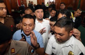 Sandiaga Uno Jenguk Ahmad Dhani di Lapas Surabaya