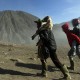 Gunung Bromo Erupsi, Aktivitas Warga Suku Tengger Kembali Normal