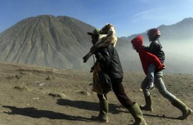 Gunung Bromo Erupsi, Aktivitas Warga Suku Tengger Kembali Normal