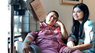 Kanker Darah, Putri Ma’ruf Amin Jenguk Ani Yudhoyono di Singapura