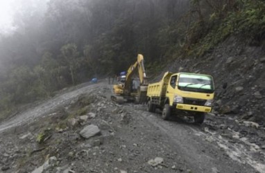 Sempat Terhenti, Pembangunan Jalan Trans Papua Dilanjutkan