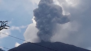 PVMBG : Erupsi Gunung Agung Tak Pengaruhi Penerbangan