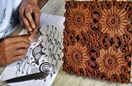 Tips Tampil Stylish Saat Pakai Batik untuk Pria